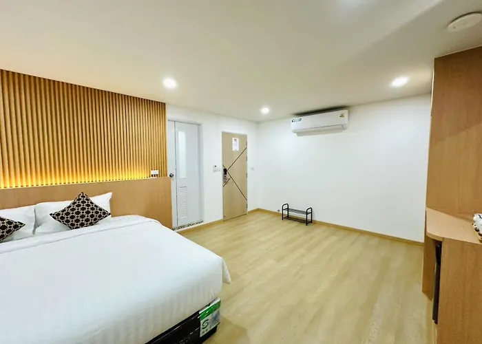 The Cozy77 - No Parking Hotel 3*