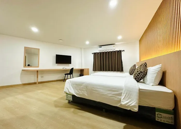 The Cozy77 - No Parking Hotel