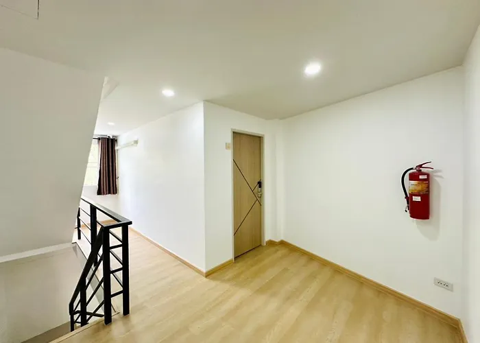 The Cozy77 - No Parking 3*